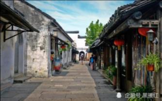48张照片看世界：英国黑社会公园火拼，纯金AK47制作的椅子